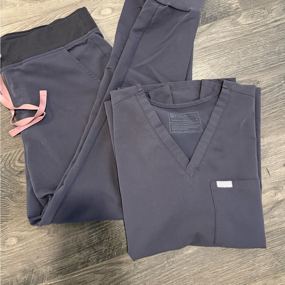 Figs Women's Grey Scrub Set Medium